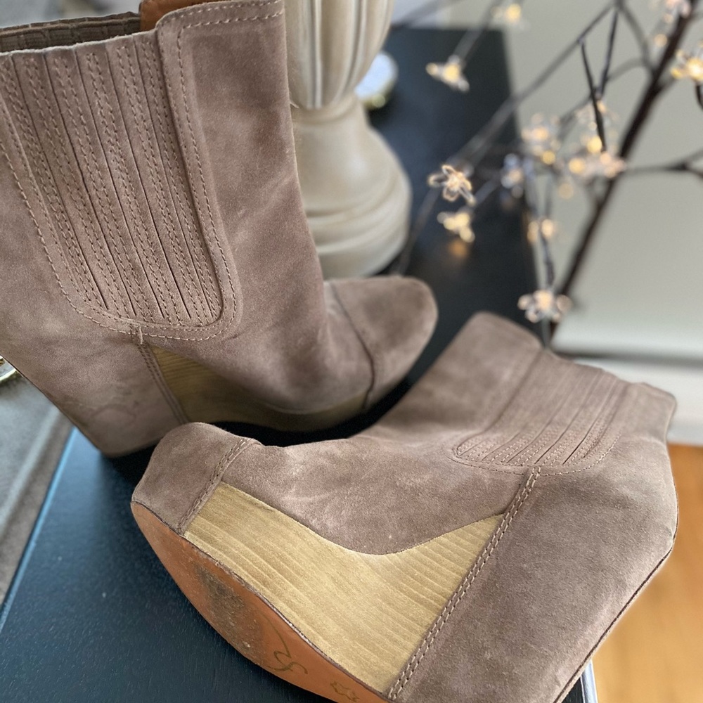 Joan and David wedge ankle bootie - Picture 5 of 9
